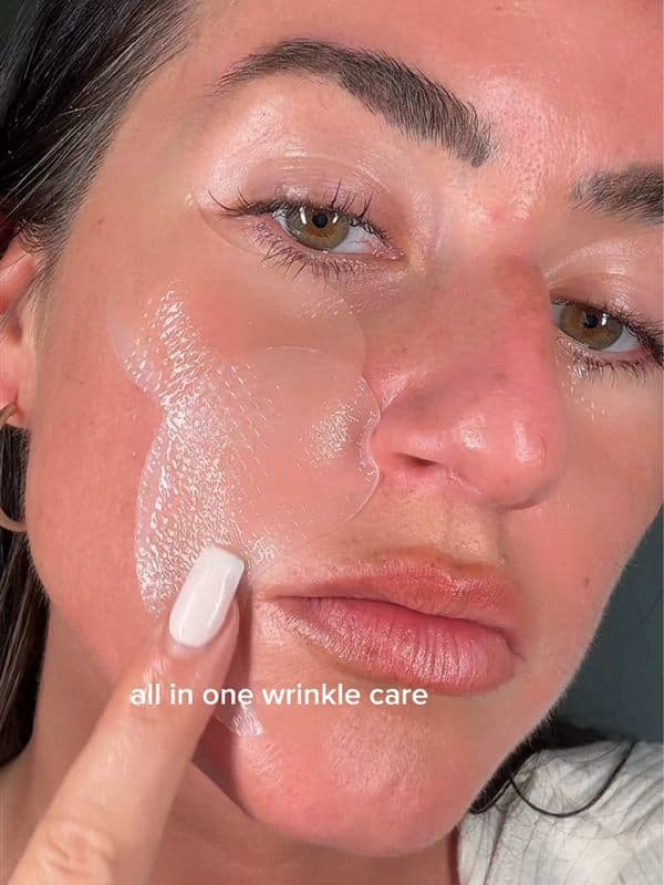 Still from @sabinaalexiia's TikTok video